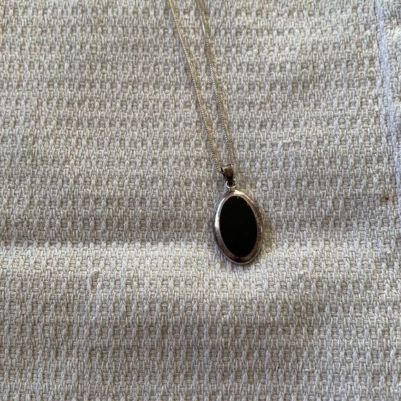Sterling silver necklace with black agate and sterling silver charm - Picture 2 of 6